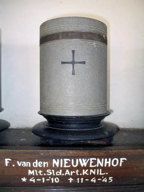 nieuwenhof.v.den.f.2005.jpg