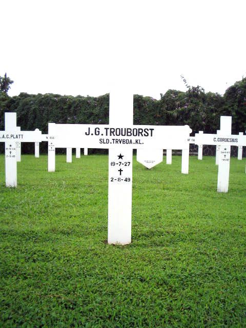 trouborst.j.g.2005.jpg