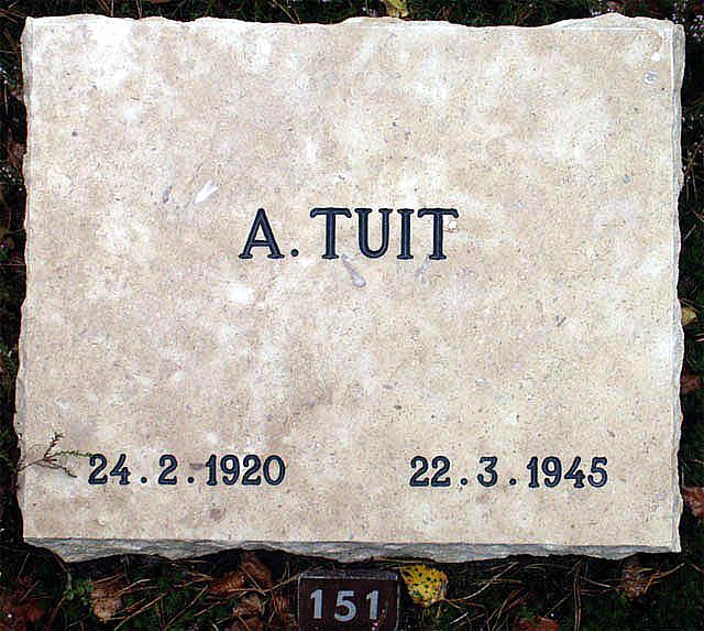 tuit.a.2005.jpg