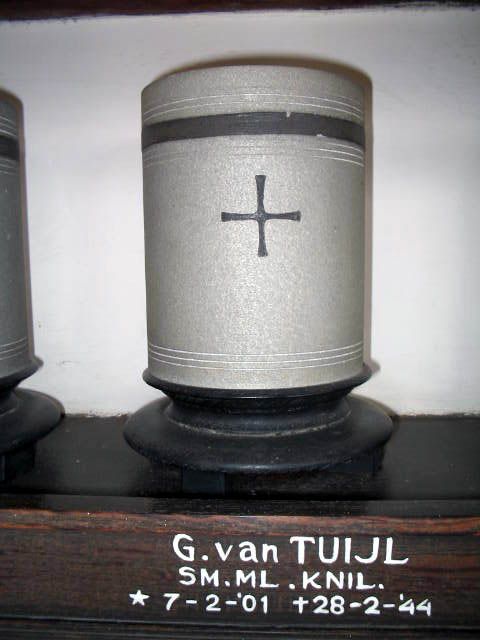 tuijl.van.g.2005.jpg