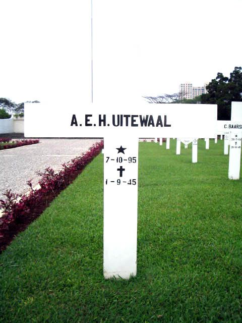 uitewaal.a.e.h.2005.jpg