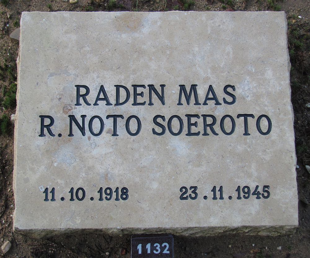 noto soeroto.r.2011.jpg