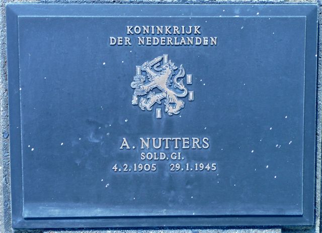 Nutters.A.2008.jpg