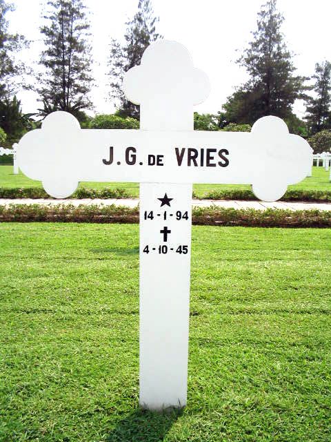 vries de.j.g.2004.jpg