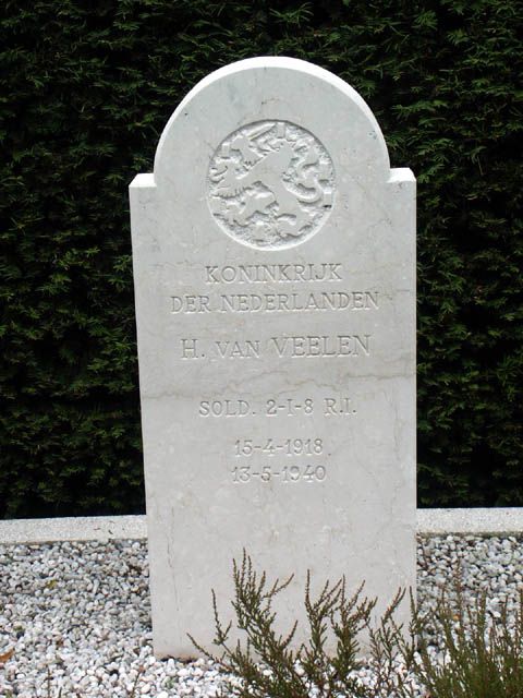 Veelen H. van 2004.jpg