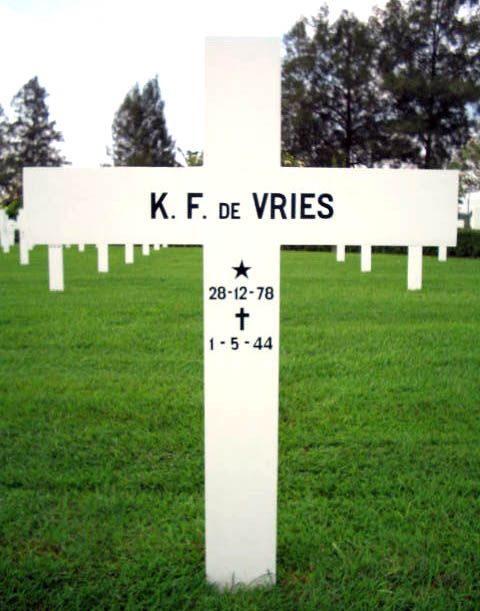 VRIES DE K.F.2004.JPG