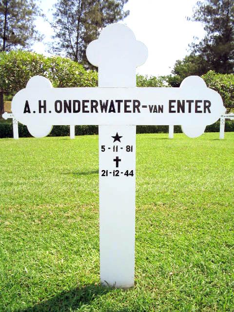 onderwater enter van.a.h.2004.jpg.JPG