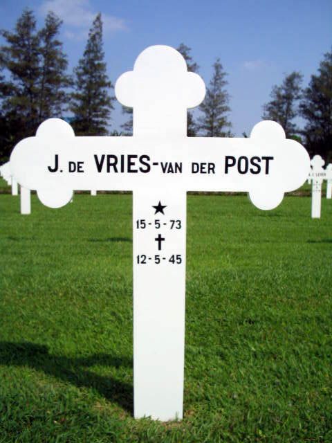 vries de. v der post.j.2004.jpg