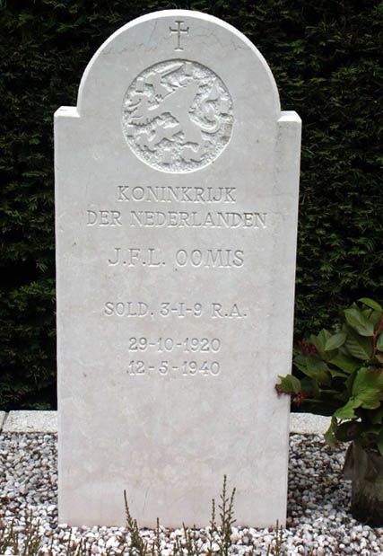 Oomis J.F.L. 2004.jpg
