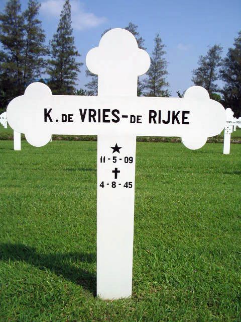 vries de rijke de.k.2004.jpg