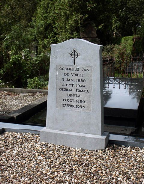 Vrieze C.J. de 2004.jpg