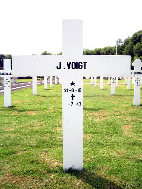 voigt.j.2005.jpg