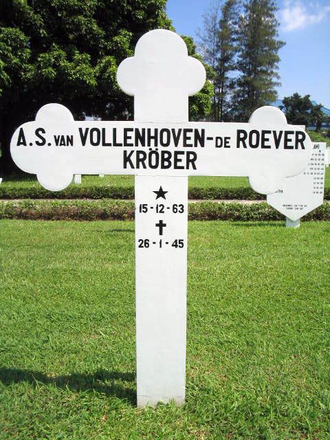 vollenhoven v roever krober de a.s.2004.jpg