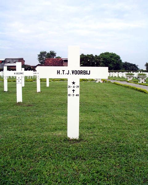 voorbij.h.t.j.2005.jpg