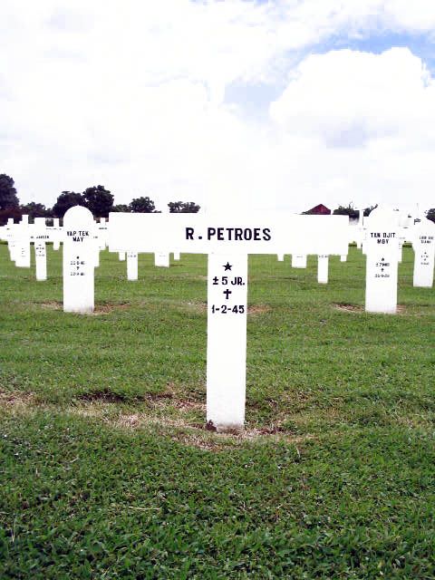 petroes.r.2005.jpg