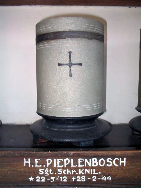 piepelenbosch.h.e.2005.jpg