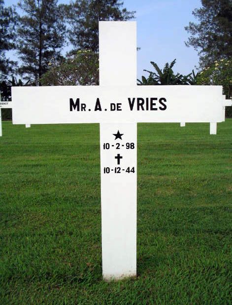 vries de a.2004.jpg