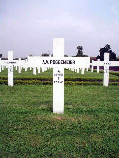 poggemeier.a.v.2005.jpg
