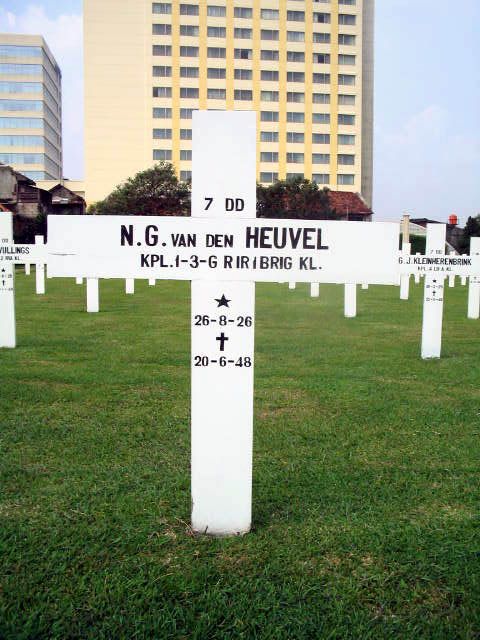 heuvel.v.den.n.g.2005.jpg