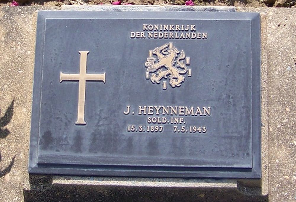 5. E. 77.JPG