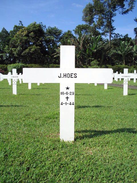hoes.j.2005.jpg