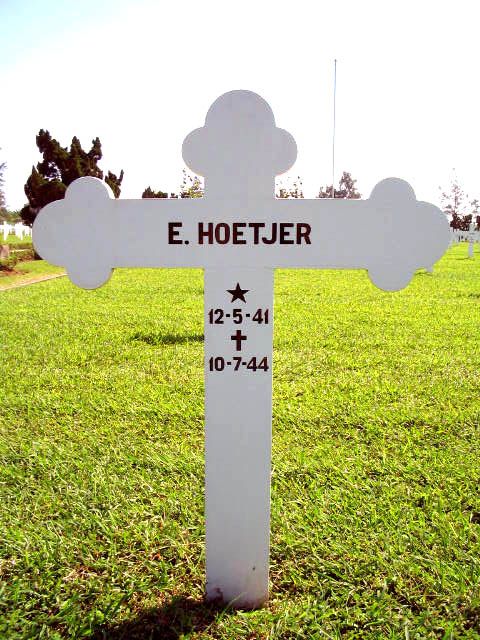 hoetjer e.2004.jpg