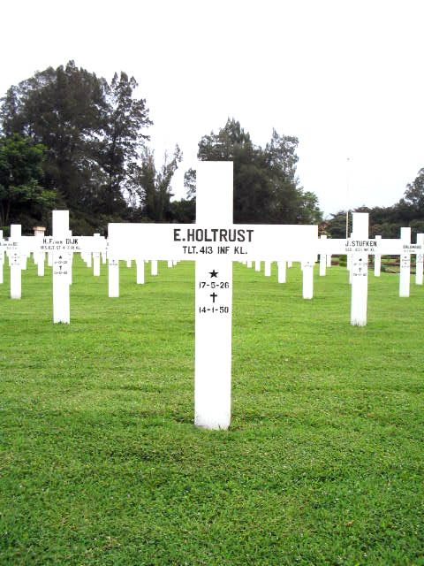 holtrust.e.2005.jpg