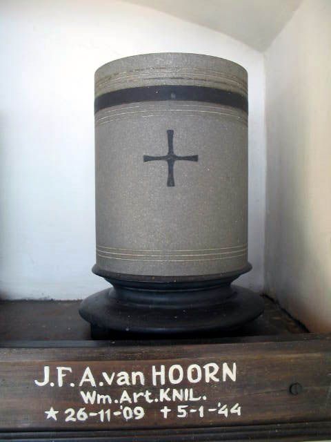 hoorn.van.j.f.a.2005.jpg