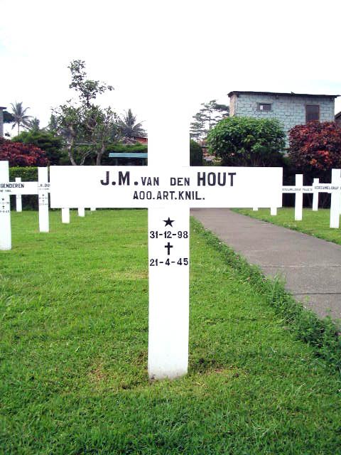 hout.v.den.j.m.2005.jpg