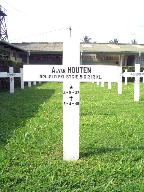houten.van.a.2005(1).jpg