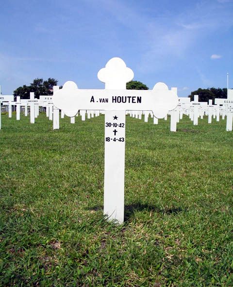 houten.van.a.2005.jpg