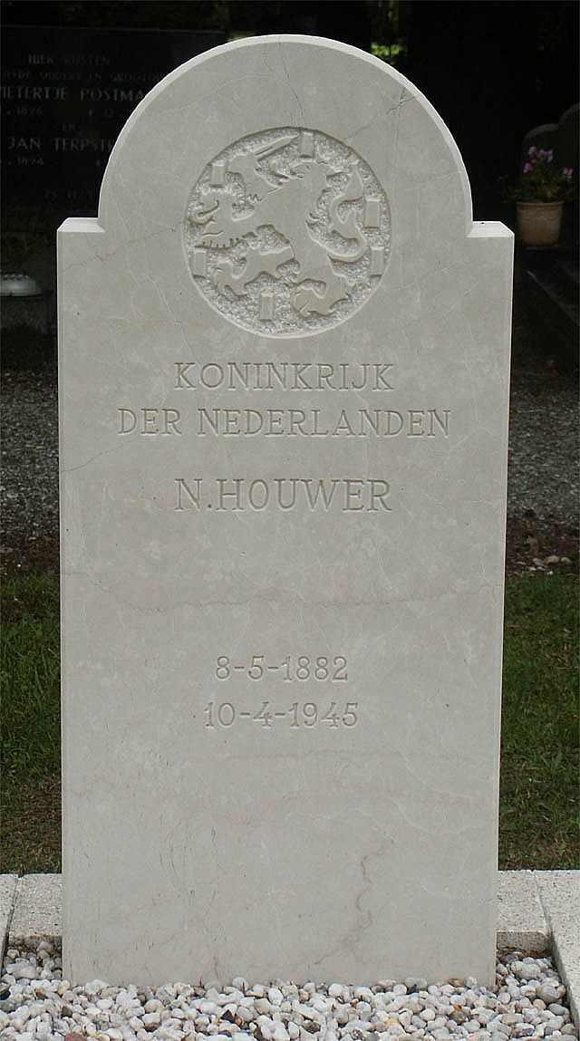 houwer.n.2005.jpg