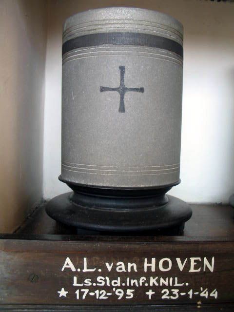 hoven.van.a.l.2005.jpg