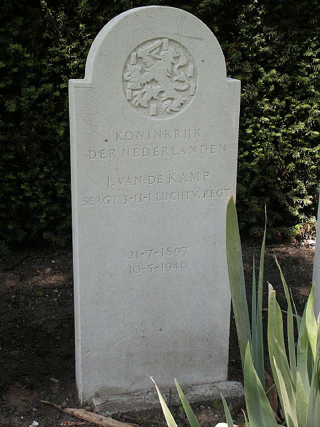 J.v.de Kamp.jpg