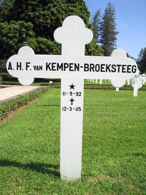 kempen broeksteeg v.a.h.f.2004.jpg