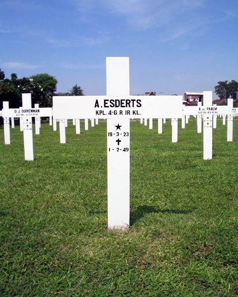 esderts.a.2005.jpg