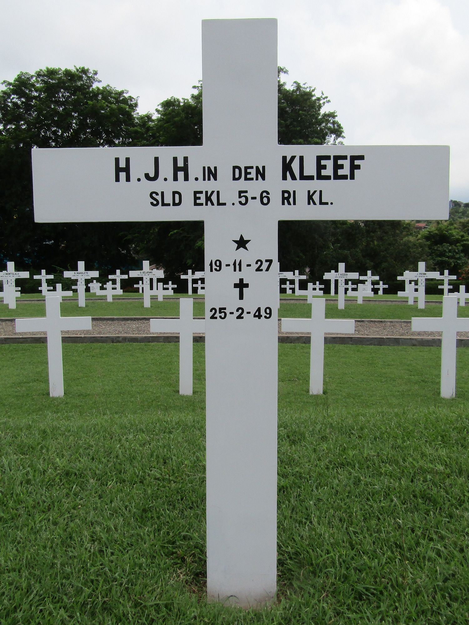 H.J.H. IN DEN KLEEF.JPG