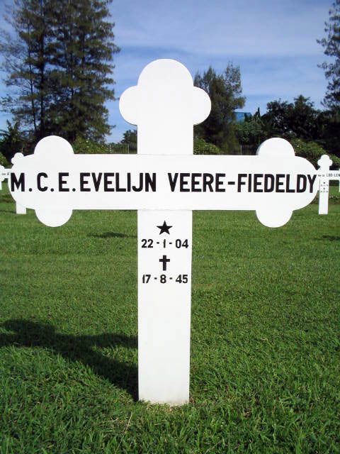 evelijn veere.fieldeldy.m.c.e.2004.jpg