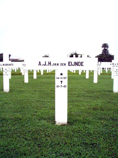 eijnde.v.den.a.j.h.2005.jpg