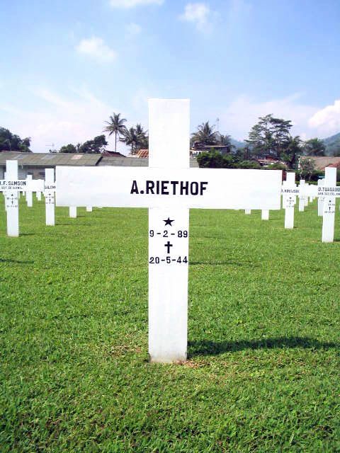 riethof.a.2005.jpg