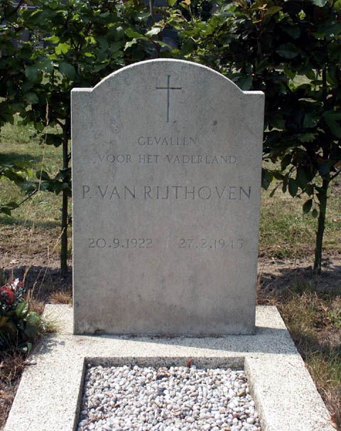 Rijthoven P. van 2004.jpg