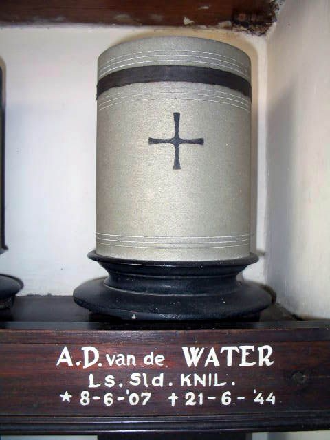 water.v.de.a.d.2005.jpg