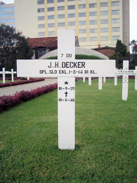 decker.j.h.2005.jpg