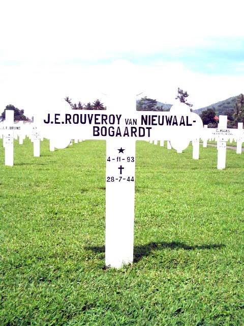 rouveroy van nieuwaal bogaardt.j.e.2005.jpg