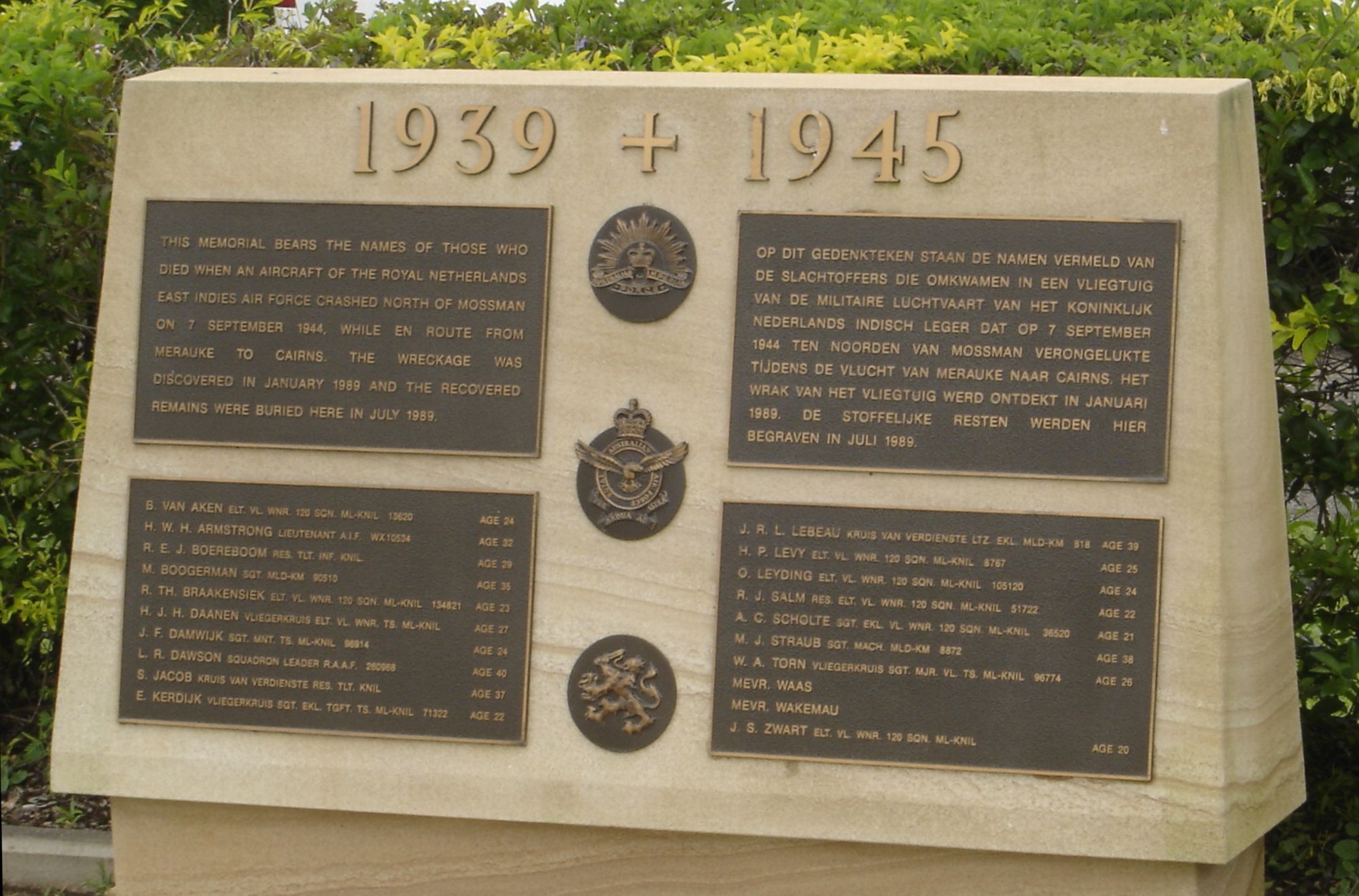 Cairns grafmonument.jpg