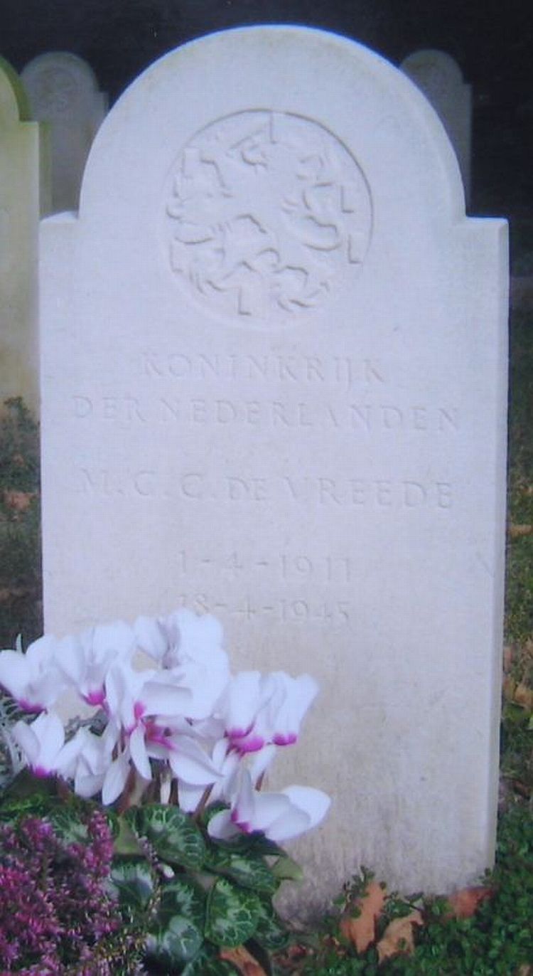 vreede.m.c.c.de.steen..JPG