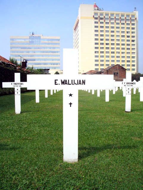 walujan.e.2005.jpg