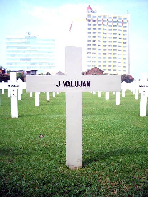 walujan.j.2005.jpg