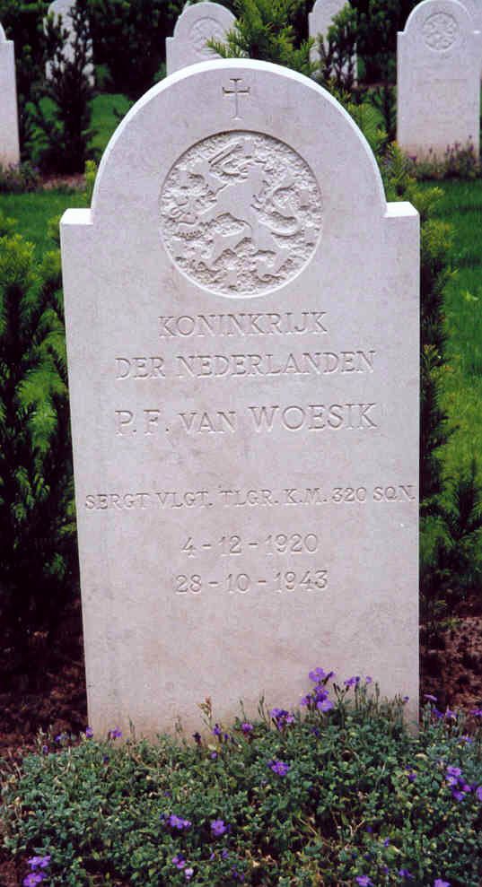 P.F.Woesik(1).jpg