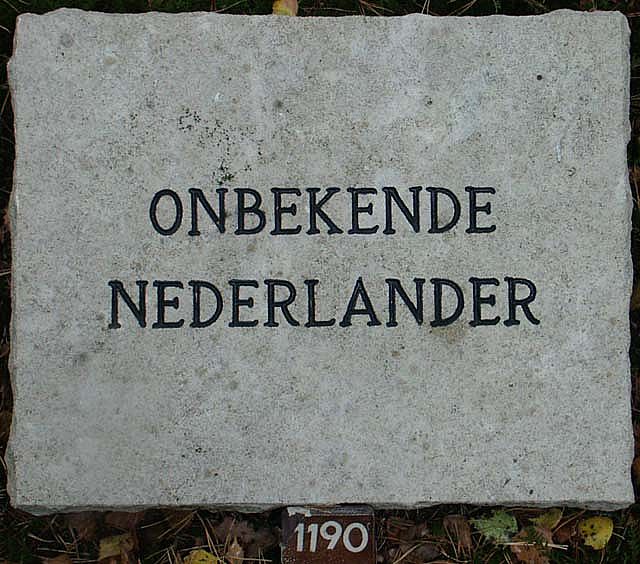 Onbekende Nederlander - grafnr.1190.2005.jpg